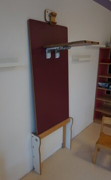 Klappbein verriegelt in ausgeklapptem Zustand