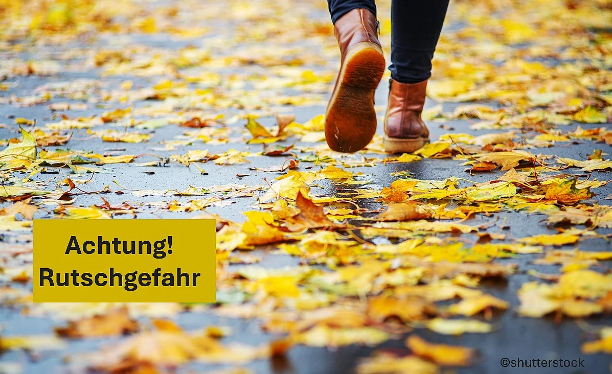 Spaziergänger auf Bürgersteig 